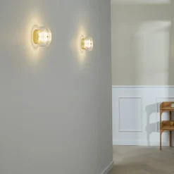 LOOM DESIGN LED-væglampe Glow guldfarvet/klar Ø 16 cm akryl