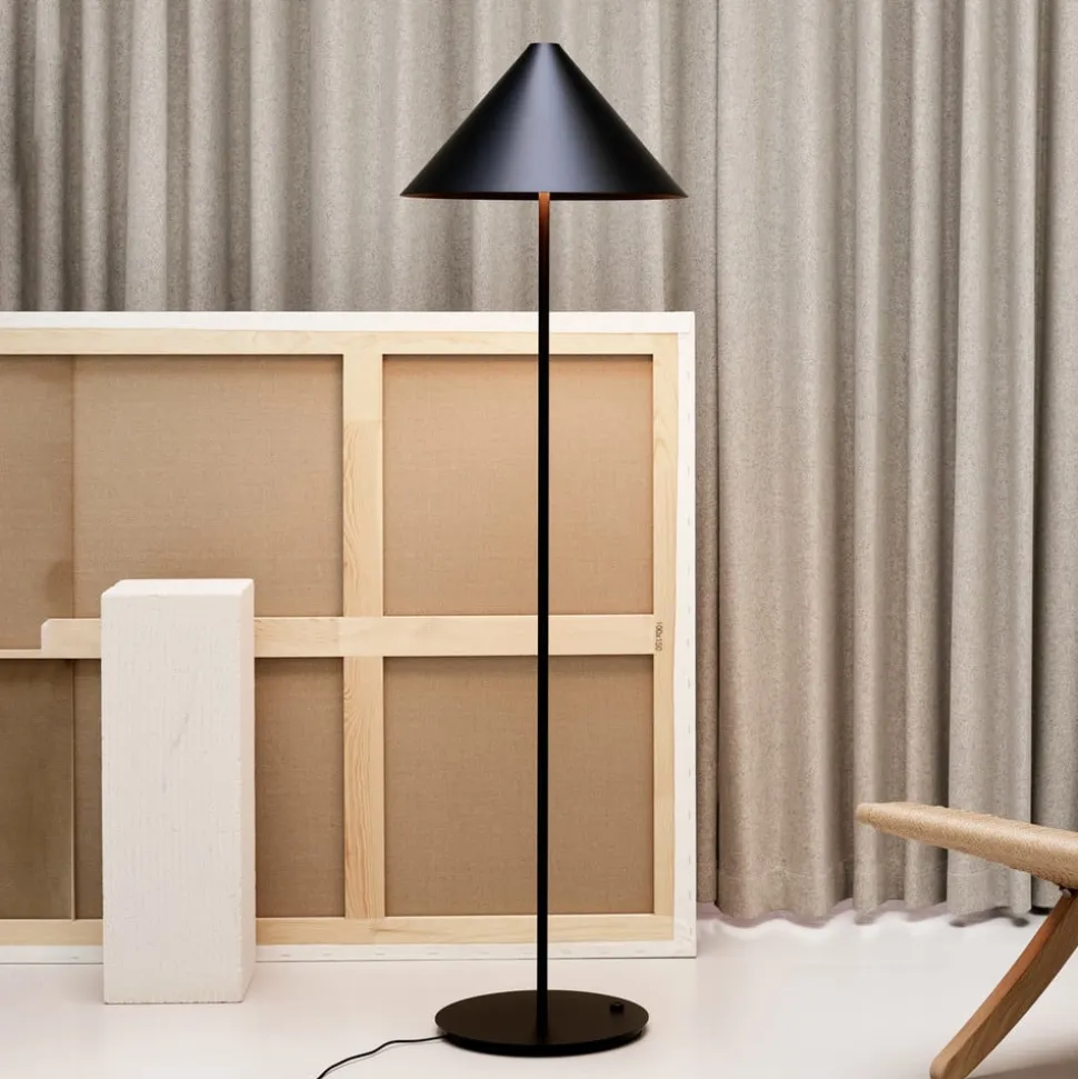 Louis Poulsen Keglen gulvlampe, 3.000 K, sort