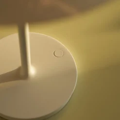 Louis Poulsen LED-bordlampe PH 80, opal hvid, IP44