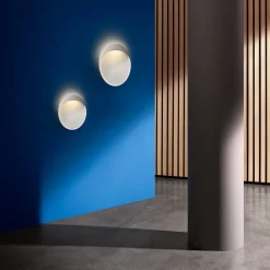 Louis Poulsen LED-væglampe Flindt, hvid, 3.000 K, Ø 30 cm