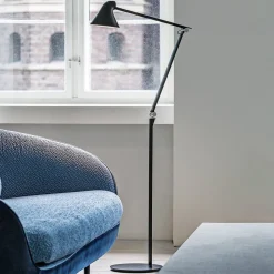 Louis Poulsen NJP LED-gulvlampe 2.700 K, sort