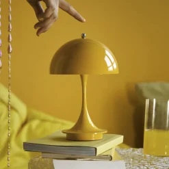 Louis Poulsen Panthella PORTABLE 160 V3, uigennemsigtig gul