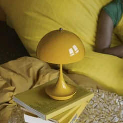 Louis Poulsen Panthella PORTABLE 160 V3, uigennemsigtig gul