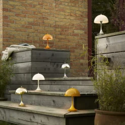 Louis Poulsen Panthella PORTABLE 160 V3, uigennemsigtig gul