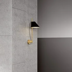 Louis Poulsen Yuh Brass marmor-væglampe, sort