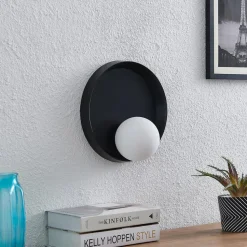 Lucande Andelina væglampe, rund, sort