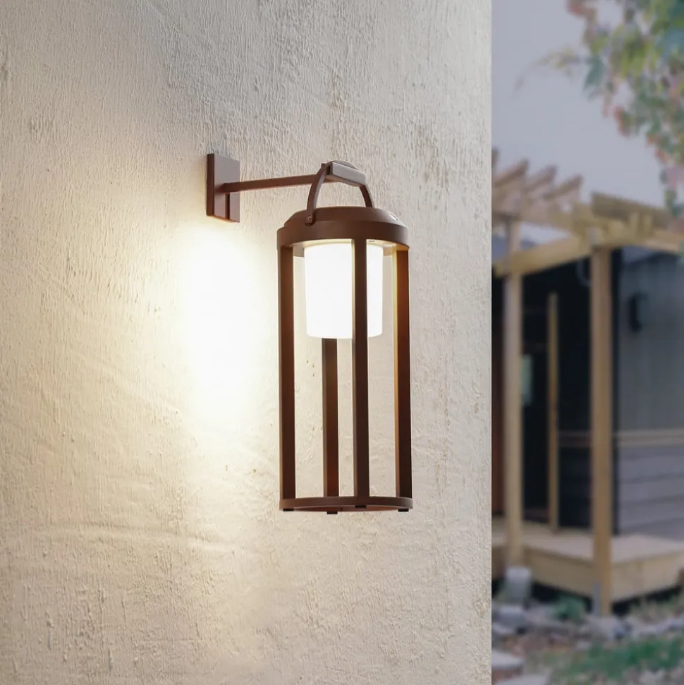 Lucande 2-i-1 LED-solcelle-væglampe Tilena, rustfarvet, rund, aluminium