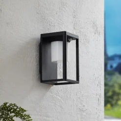 Lucande LED-solcellelampe Tilena, sort, aluminium, sensor