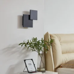 Lucande LED-væglampe Elrik, sort, 27 cm høj, metal