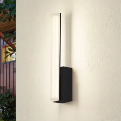 Lucande LED-væglampe Lisana, lodret, IP44