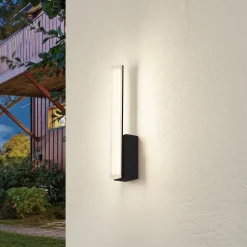 Lucande LED-væglampe Lisana, lodret, IP44