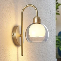 Lucande Mylah væglampe med glasskærm, messing