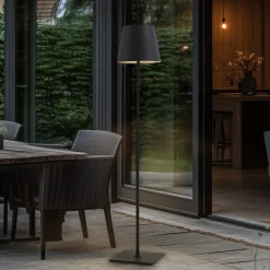 Lucande terrasselampe Andrei, grå, 150 cm høj, IP54, E27