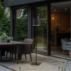 Lucande terrasselampe Andrei, grå, 150 cm høj, IP54, E27