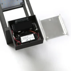 Lucande Timeo LED-udendørs væglampe med solcelle