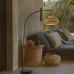 Lucande udendørs gulvlampe Taniola, beige, rattan, 195 cm, IP44