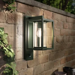 Lucande udendørs væglampe Ferda, sensor, hængende, grøn, IP44