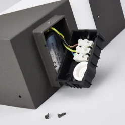 Lucande udendørs væglampe Kiran, sensor, grå, IP44, E27