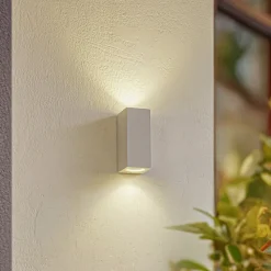 Lucande udendørs væglampe Xava, op/ned, hvid, 2 lyskilder, GU10