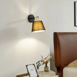 Lucande væglampe Marvaine, sort/guld-farvet, justerbar