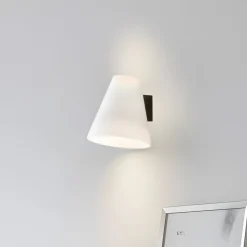 Lucande væglampe Timido, hvid/sort, glas, 16,5 cm høj