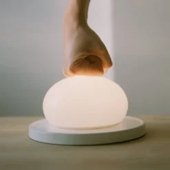 MARSET Bolita LED-bordlampe, kan dæmpes, hvid