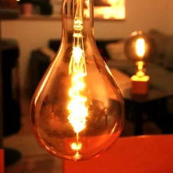 Müller Licht tint white LED-pære E27 4,9 W guld