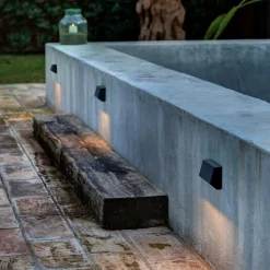 Must udendørs LED-væglampe, kantet, bredde 9,6 cm