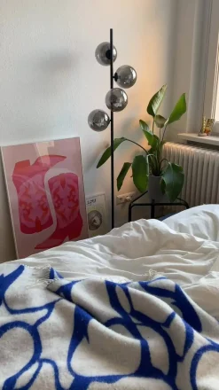 Neptun gulvlampe med røgglaskugler, sort