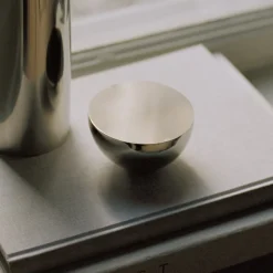 New Works Bordsspejl Aura, Ø 13 cm, stål, poleret