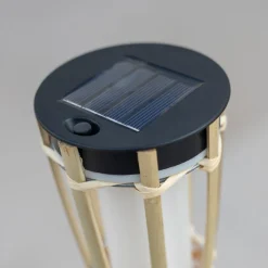 Newgarden Hiama LED solcelle-havelampe lavet af bambus