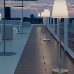 Newgarden Lola Slim 120 gulvlampe med solceller antracit