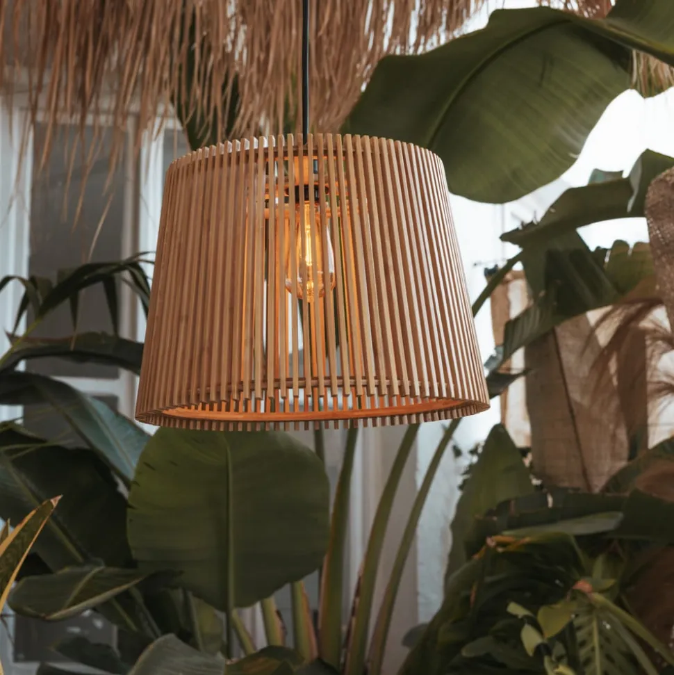 Newgarden pendellampe Okinawa, træfarvet, bambus, IP44