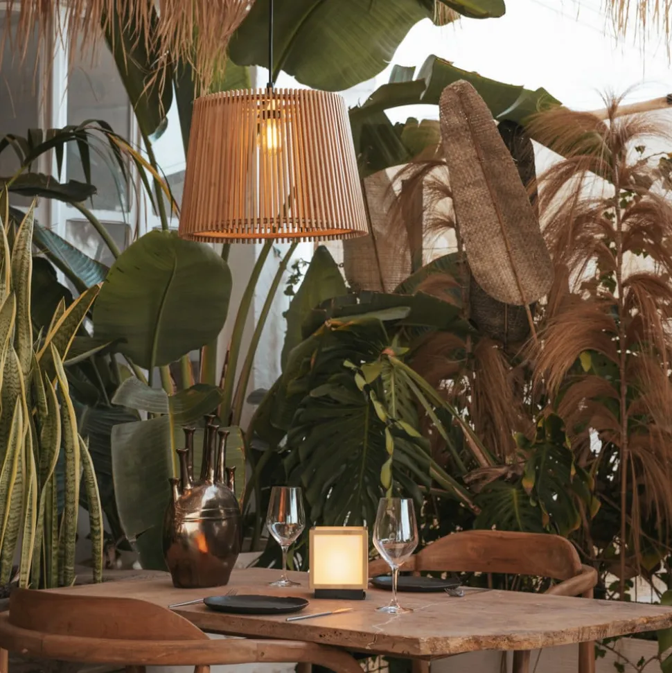 Newgarden pendellampe Okinawa, træfarvet, bambus, IP44