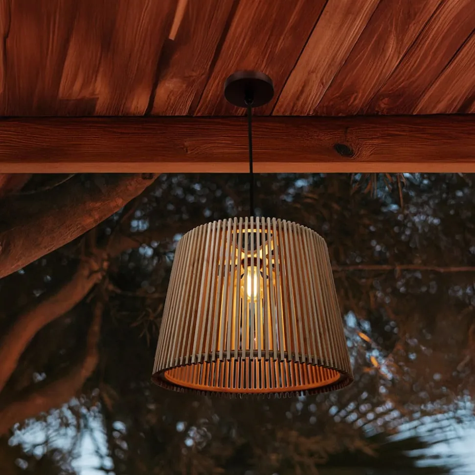 Newgarden pendellampe Okinawa, træfarvet, bambus, IP44