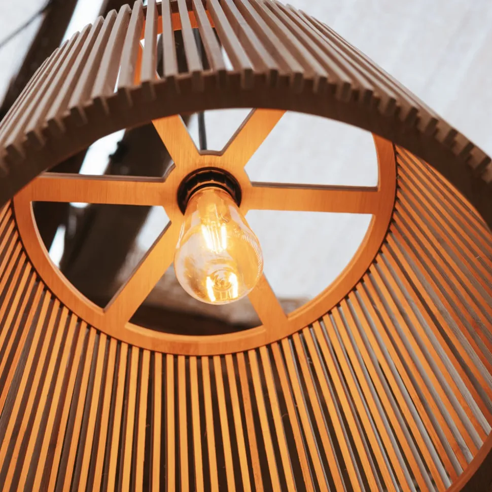 Newgarden pendellampe Okinawa, træfarvet, bambus, IP44