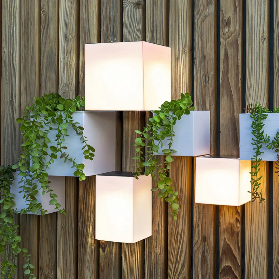 Newgarden Wally LED-solcellelampe til vægmontering, 18 x 18 cm