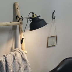 Nové væglampe med stik, sort