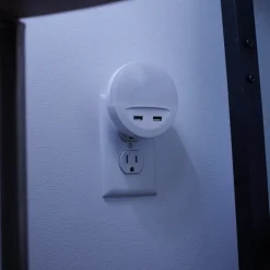 OSRAM LED-stikkontaktnattelys LUNETTA USB, hvid, Ø 9 cm