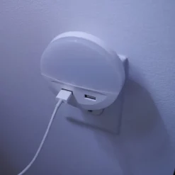 OSRAM LED-stikkontaktnattelys LUNETTA USB, hvid, Ø 9 cm