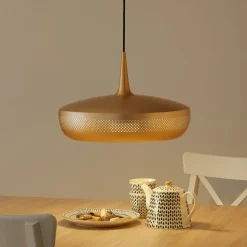 Pendellampe Clava Dine med messingfarvet skærm