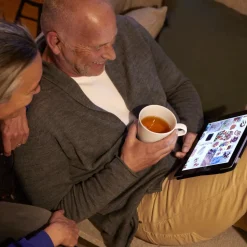 Philips Classic LED-pære E14 P45 6,5W 2.700K klar