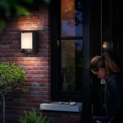 Philips udendørs LED-væglampe Arbour Sensor 1 lyskilde. 2.700 K