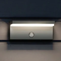 Philips udendørs LED-væglampe Bustan Sensor 2.700 K