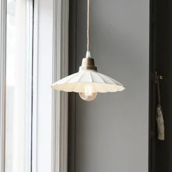 PR Home Hængelampe Ester, offwhite, Ø 24 cm, jern stik