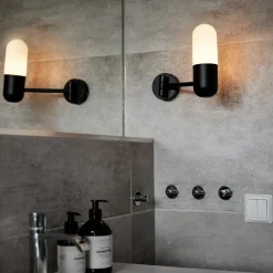 PR Home væglampe til badeværelset Zeta, sort, IP44, drejelig