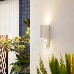 Prios udendørs væglampe Tetje, hvid, rund, sensor, sæt med 2 stk