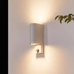 Prios udendørs væglampe Tetje, hvid, rund, sensor