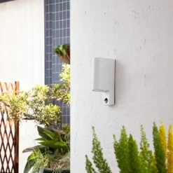 Prios udendørs væglampe Tetje, hvid, rund, sensor