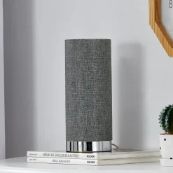 Ronja grå bordlampe med kromfod